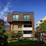 빌라 луксозна триетажна къща в центъра на *