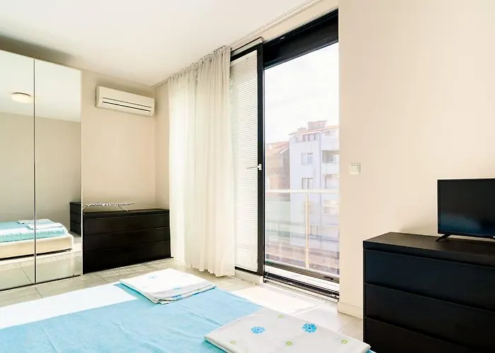 луксозна триетажна къща в центъра на * 프리모르스코