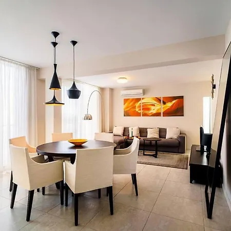 Willa луксозна триетажна къща в центъра на *