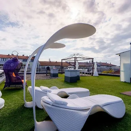 луксозна триетажна къща в центъра на Willa