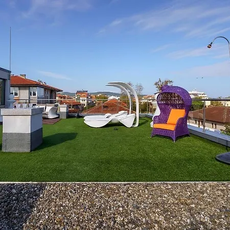 Willa луксозна триетажна къща в центъра на