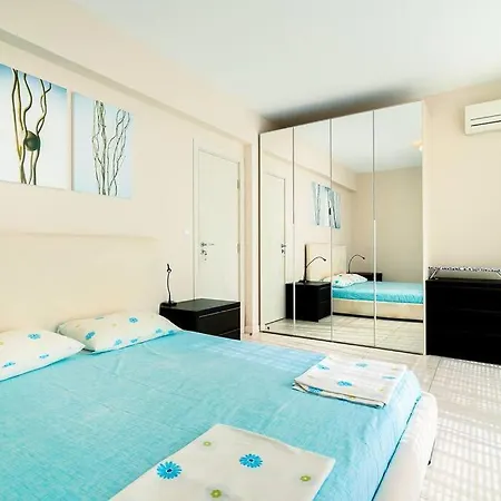 Willa луксозна триетажна къща в центъра на Primorsko