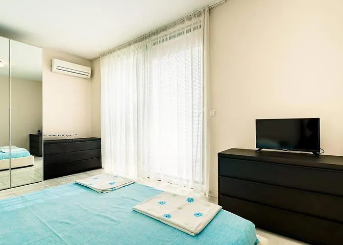 луксозна триетажна къща в центъра на 普里莫尔斯科